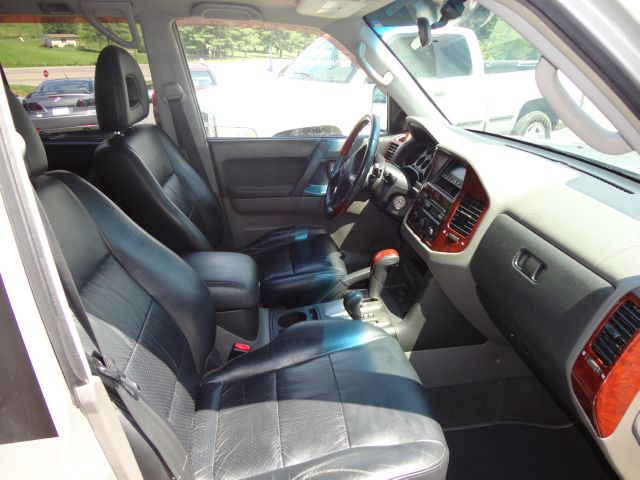 2003 Mitsubishi Montero Super