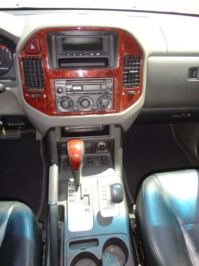 2003 Mitsubishi Montero Super