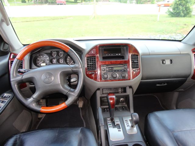 2003 Mitsubishi Montero Super