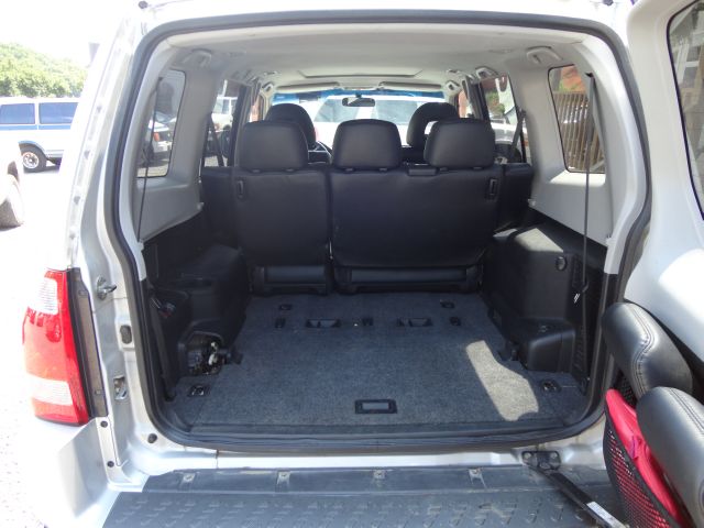 2003 Mitsubishi Montero Super