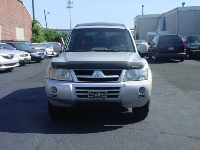 2003 Mitsubishi Montero Super