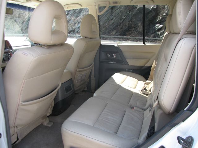 2003 Mitsubishi Montero Super