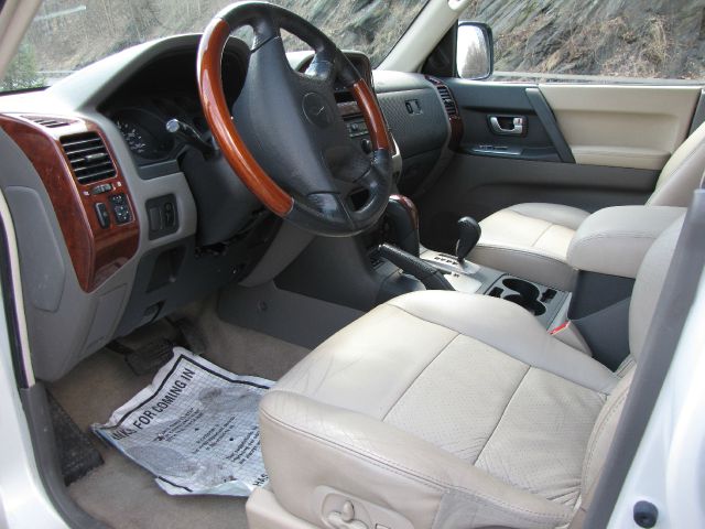 2003 Mitsubishi Montero Super