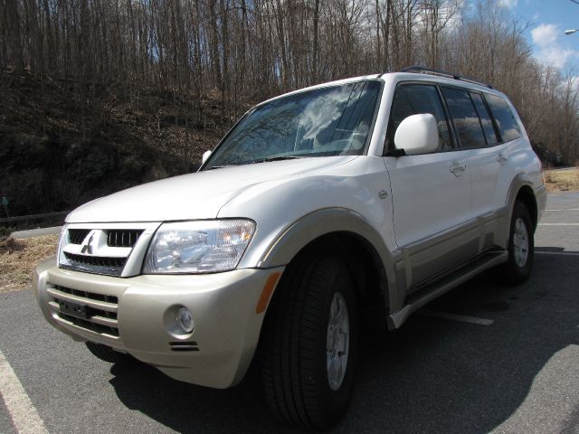 2003 Mitsubishi Montero Super