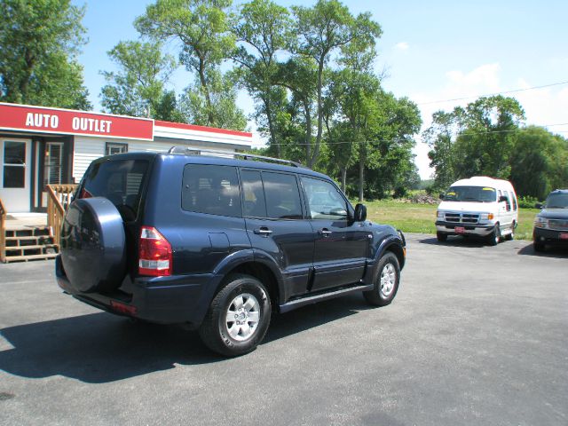 2003 Mitsubishi Montero Super