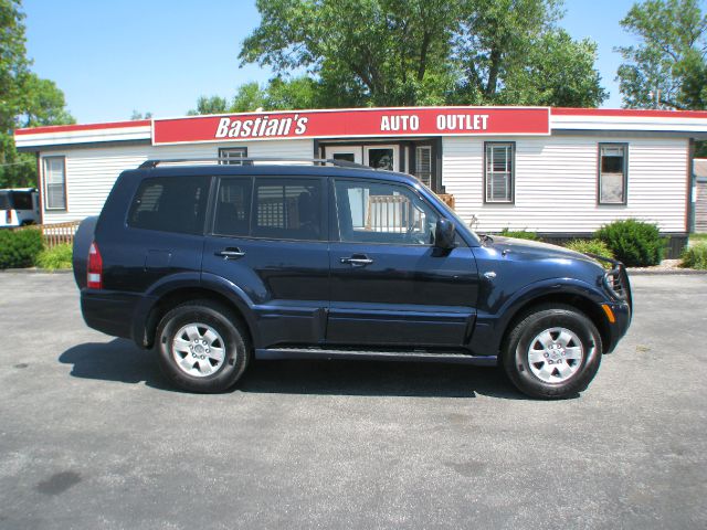2003 Mitsubishi Montero Super