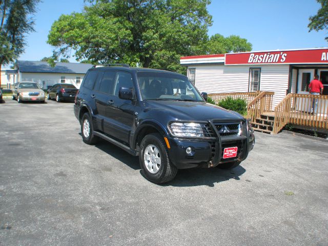 2003 Mitsubishi Montero Super