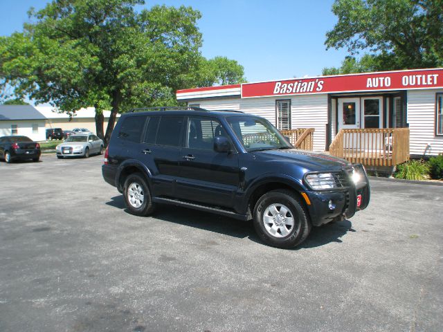 2003 Mitsubishi Montero Super