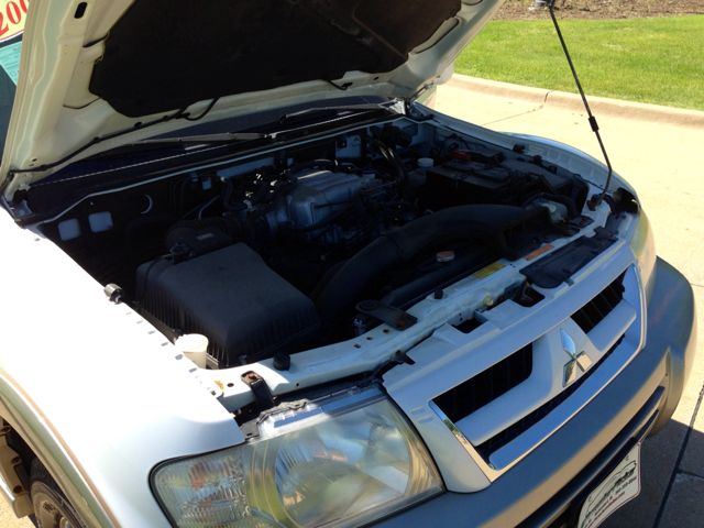 2003 Mitsubishi Montero Super