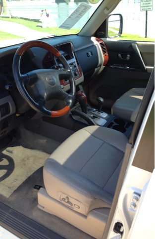 2003 Mitsubishi Montero Super