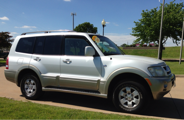 2003 Mitsubishi Montero Super