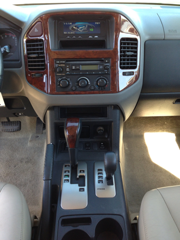 2003 Mitsubishi Montero Super