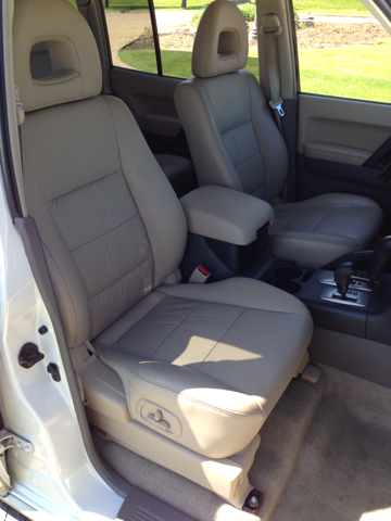 2003 Mitsubishi Montero Super