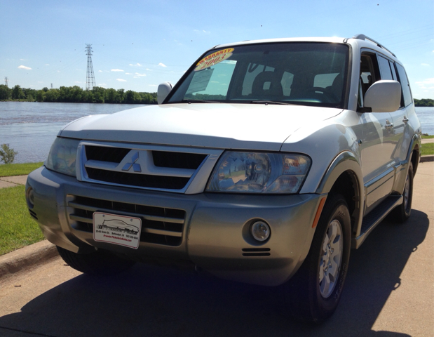 2003 Mitsubishi Montero Super