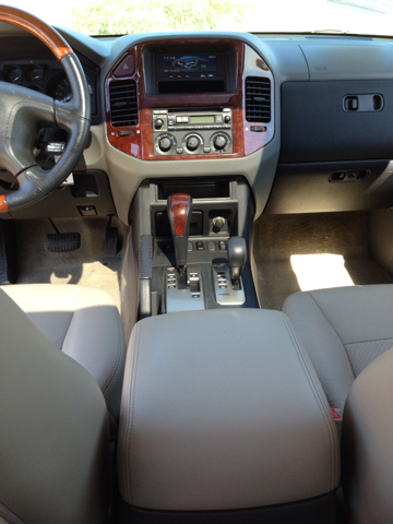 2003 Mitsubishi Montero Super