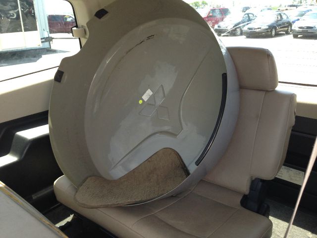 2004 Mitsubishi Montero Super