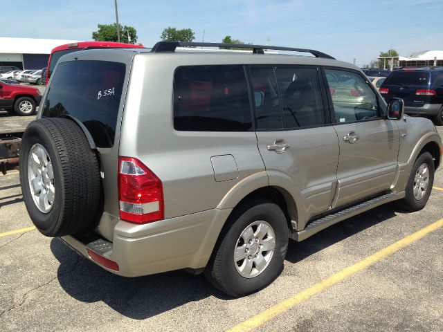 2004 Mitsubishi Montero Super