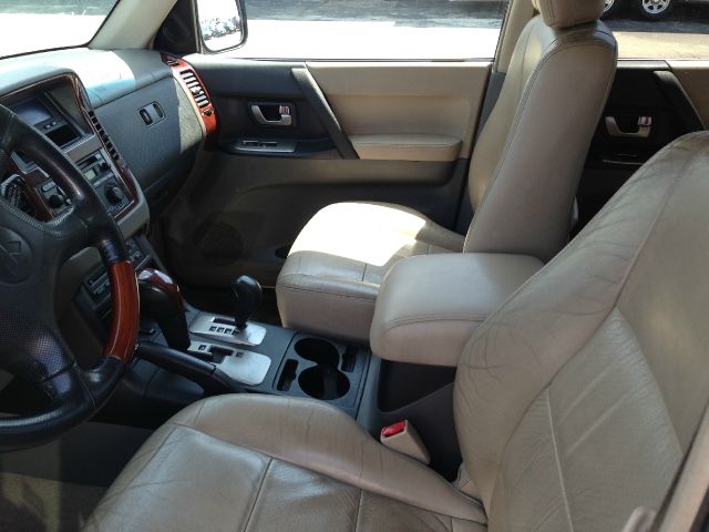 2004 Mitsubishi Montero Super