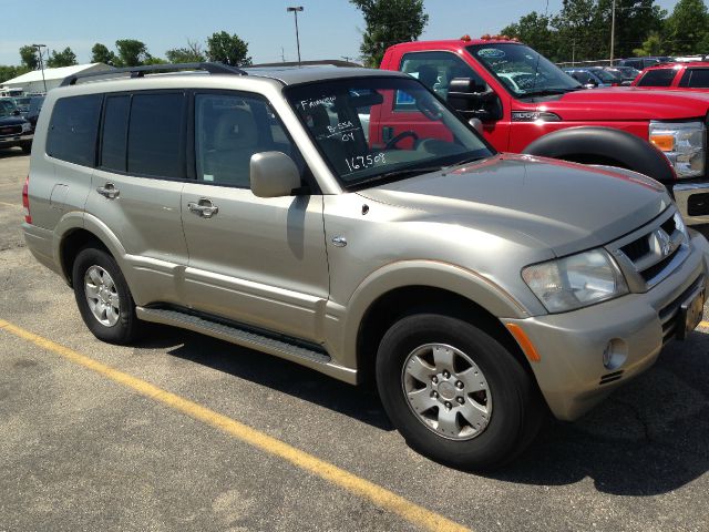 2004 Mitsubishi Montero Super