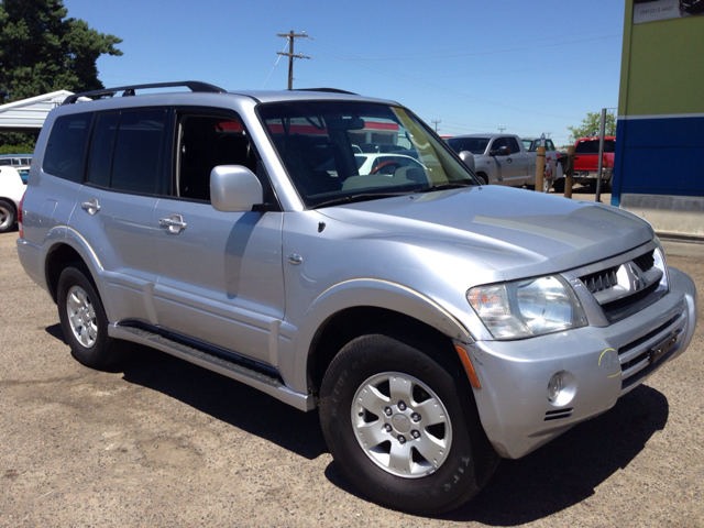 2004 Mitsubishi Montero Super