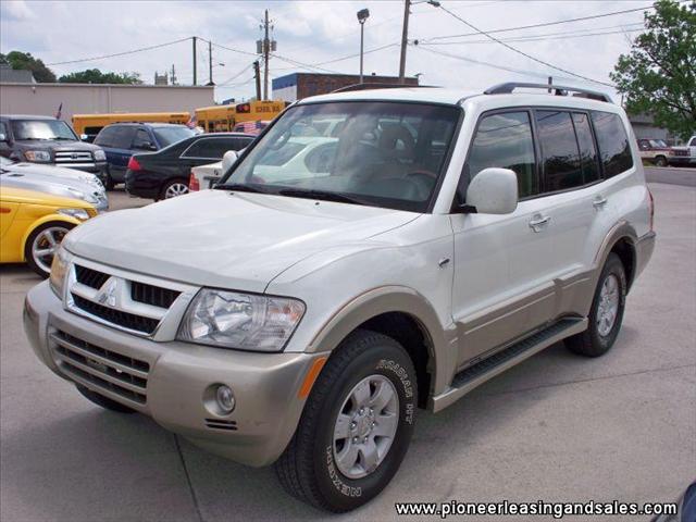 2004 Mitsubishi Montero Super