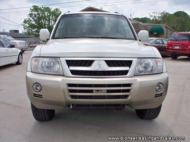 2004 Mitsubishi Montero Super
