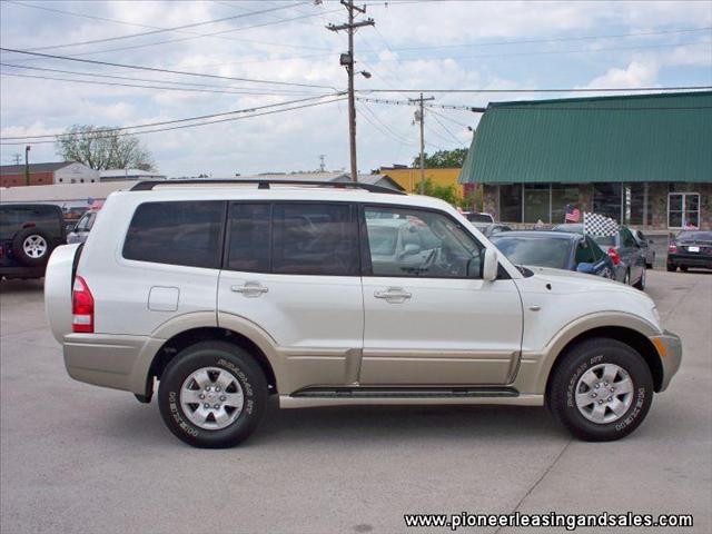 2004 Mitsubishi Montero Super