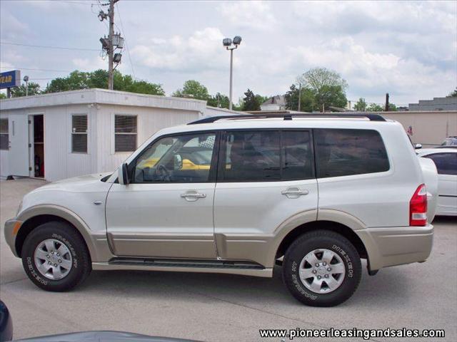 2004 Mitsubishi Montero Super