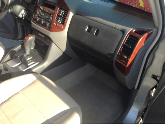 2004 Mitsubishi Montero Super