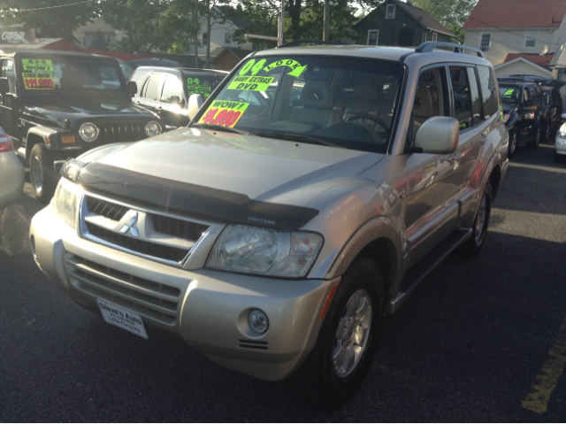 2004 Mitsubishi Montero Super