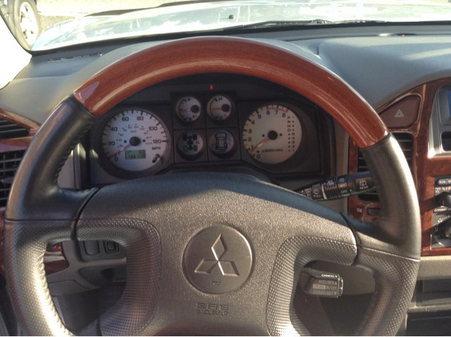 2004 Mitsubishi Montero Super