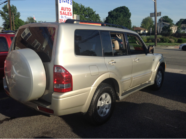 2004 Mitsubishi Montero Super