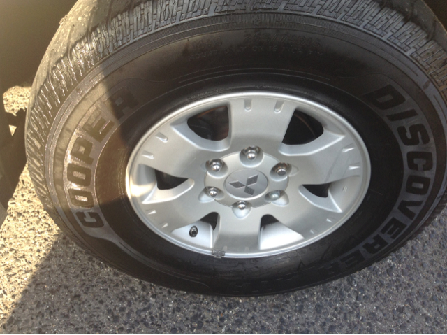 2004 Mitsubishi Montero Super