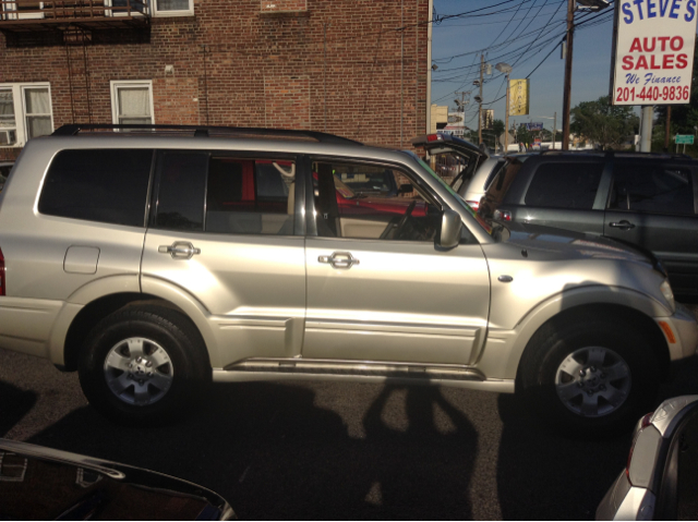 2004 Mitsubishi Montero Super