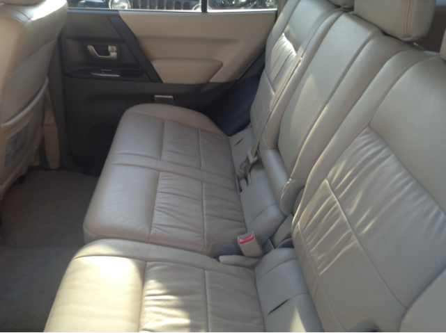 2004 Mitsubishi Montero Super