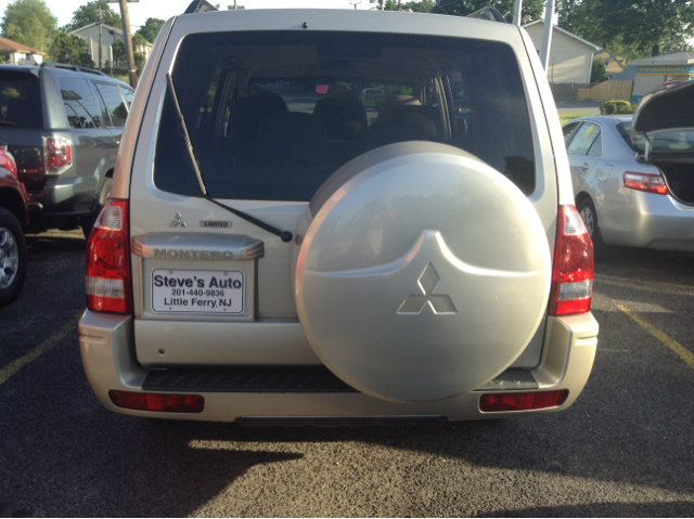 2004 Mitsubishi Montero Super