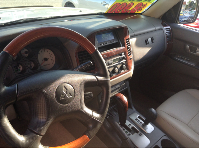 2004 Mitsubishi Montero Super