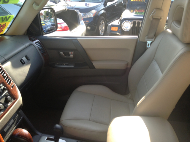 2004 Mitsubishi Montero Super