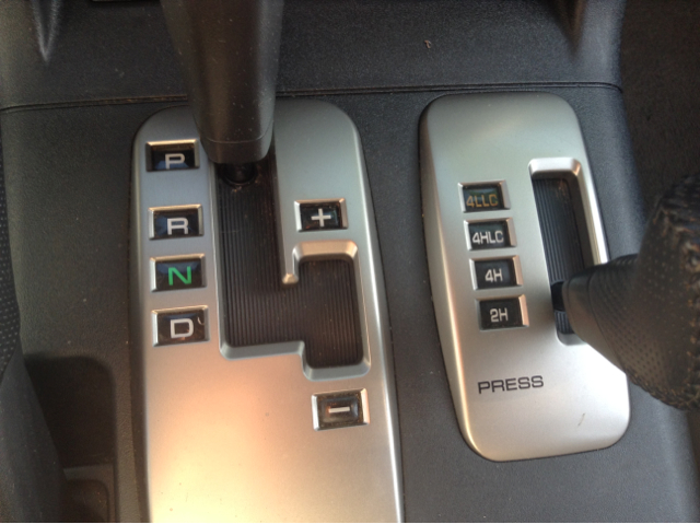 2004 Mitsubishi Montero Super