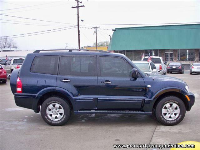 2004 Mitsubishi Montero Super