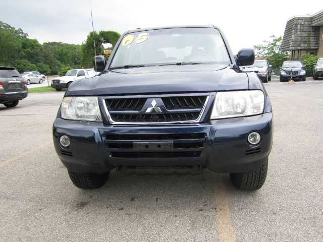 2005 Mitsubishi Montero Super