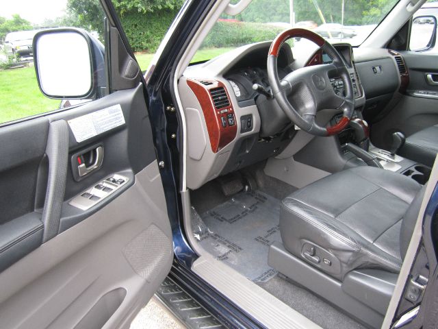 2005 Mitsubishi Montero Super