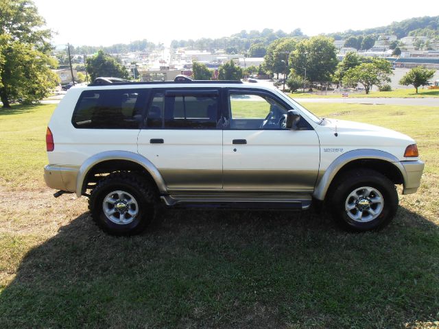1999 Mitsubishi Montero Sport Lx3rd Row FWD