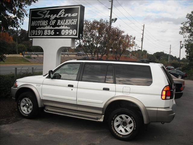 2000 Mitsubishi Montero Sport XLS