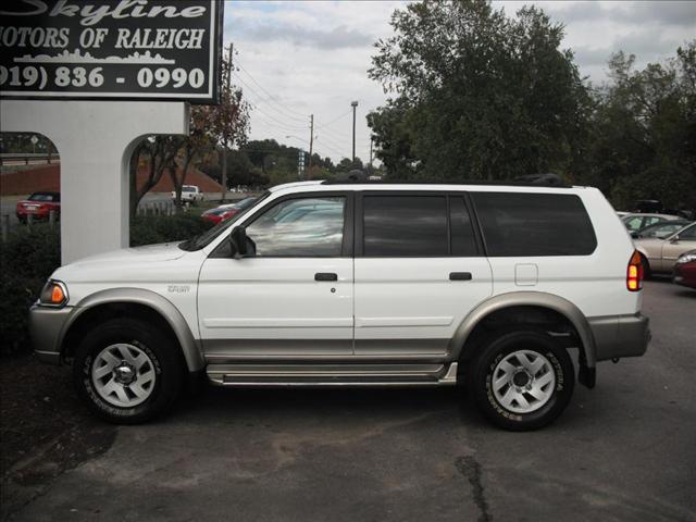 2000 Mitsubishi Montero Sport XLS