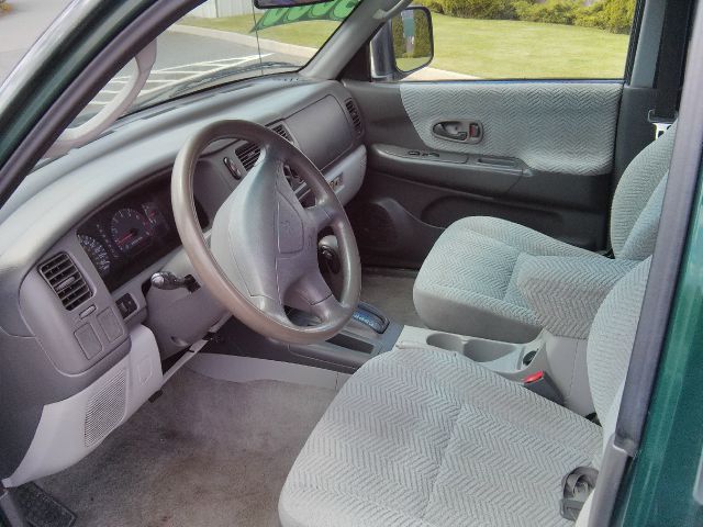 2000 Mitsubishi Montero Sport Megacab SLT, Hemi, Nerf Bars