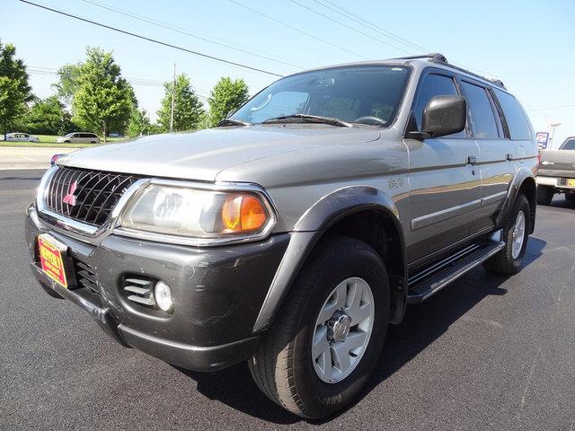 2000 Mitsubishi Montero Sport XLS