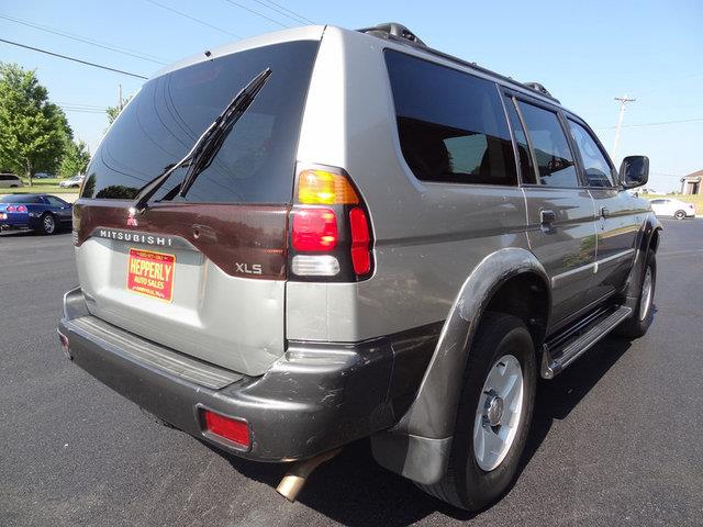 2000 Mitsubishi Montero Sport XLS