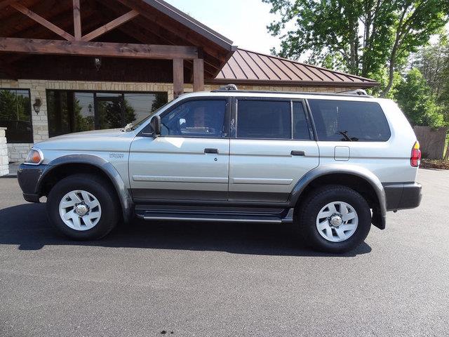 2000 Mitsubishi Montero Sport XLS