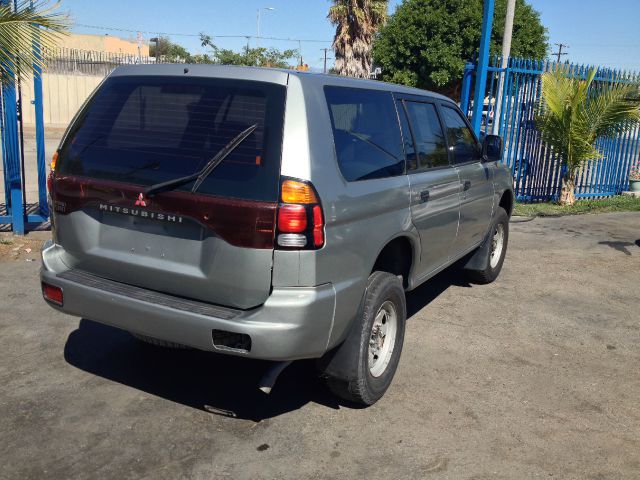 2000 Mitsubishi Montero Sport Megacab SLT, Hemi, Nerf Bars